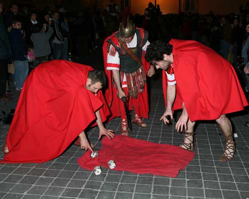gioco dei dadi alatri venerdi santo 2006